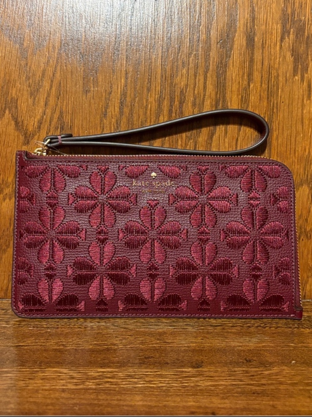 NWOT-Kate Spade-Lucy-Med L-Zip Wristlet-Spade Flower Embroidery-Dark Merlot-$159